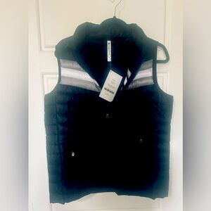 #28 NWT Fabletics light puffer vest, super cute and versatile